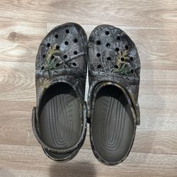 CROCS SIZE 10
