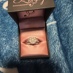 10k white gold Size 5 Wedding Ring