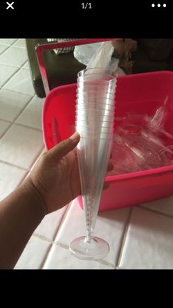 Champagne flutes plastic party supplies