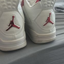 Jordan Retro Red Mettallic 4s Size 13