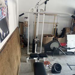 Paramount Lat/Row Machine Used