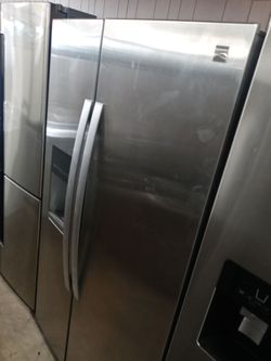 Kenmore stainless steel side by side refrigerator - Free delivery