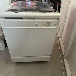 DISHWASHER WHITE WHIRLPOOL ALMOST NEW$99