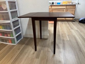 Drop leaf table