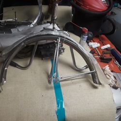 Salpicaderas 26" Nuebas Y Asientos En Vuenas Condiciones $30 Y 10