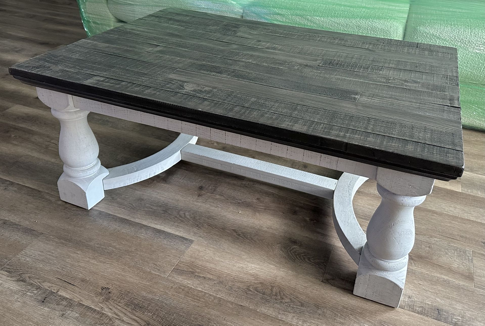 Ashley Furniture Havalance Rustic Farmhouse Coffee Table (Weathered Gray & White) 