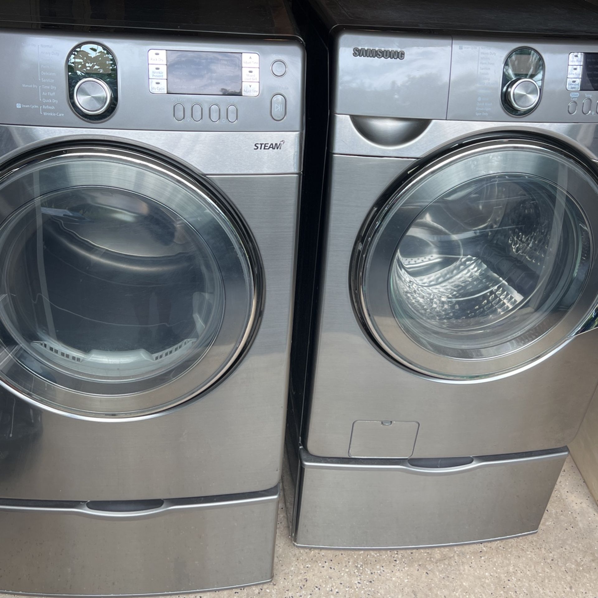 Samsung Electric Washer And Gas Dryer With Pedestal
