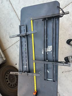 Universal Flat Screen TV Wall Mount Brackets (2 Available)