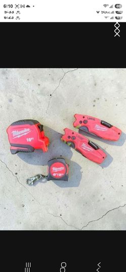 Milwaukee Tool Set – Tape Measures & Utility Knives