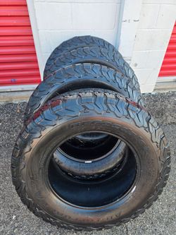 Set 4 tires size 265 70 17