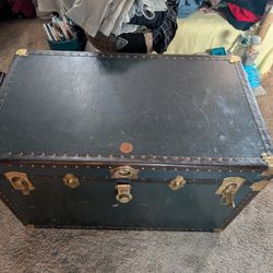Vintage Storage Chest 