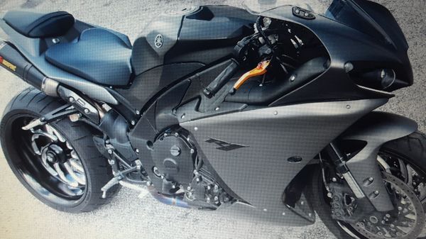 Black2008 yamaha r1