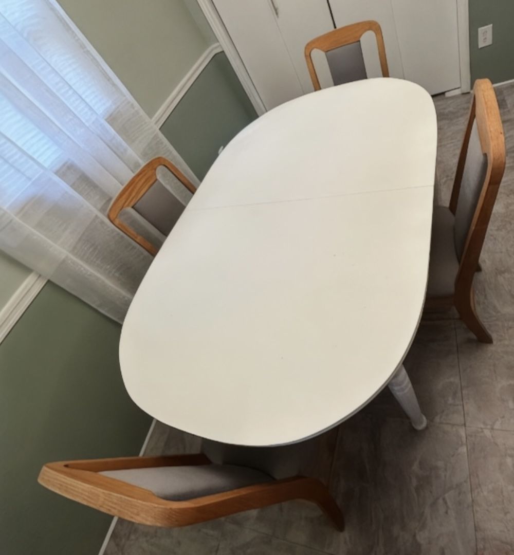Dining Room Table And Chairs 