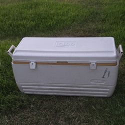 Igloo Polar 152 Q Cooler Big
Good condition camping party ice chest