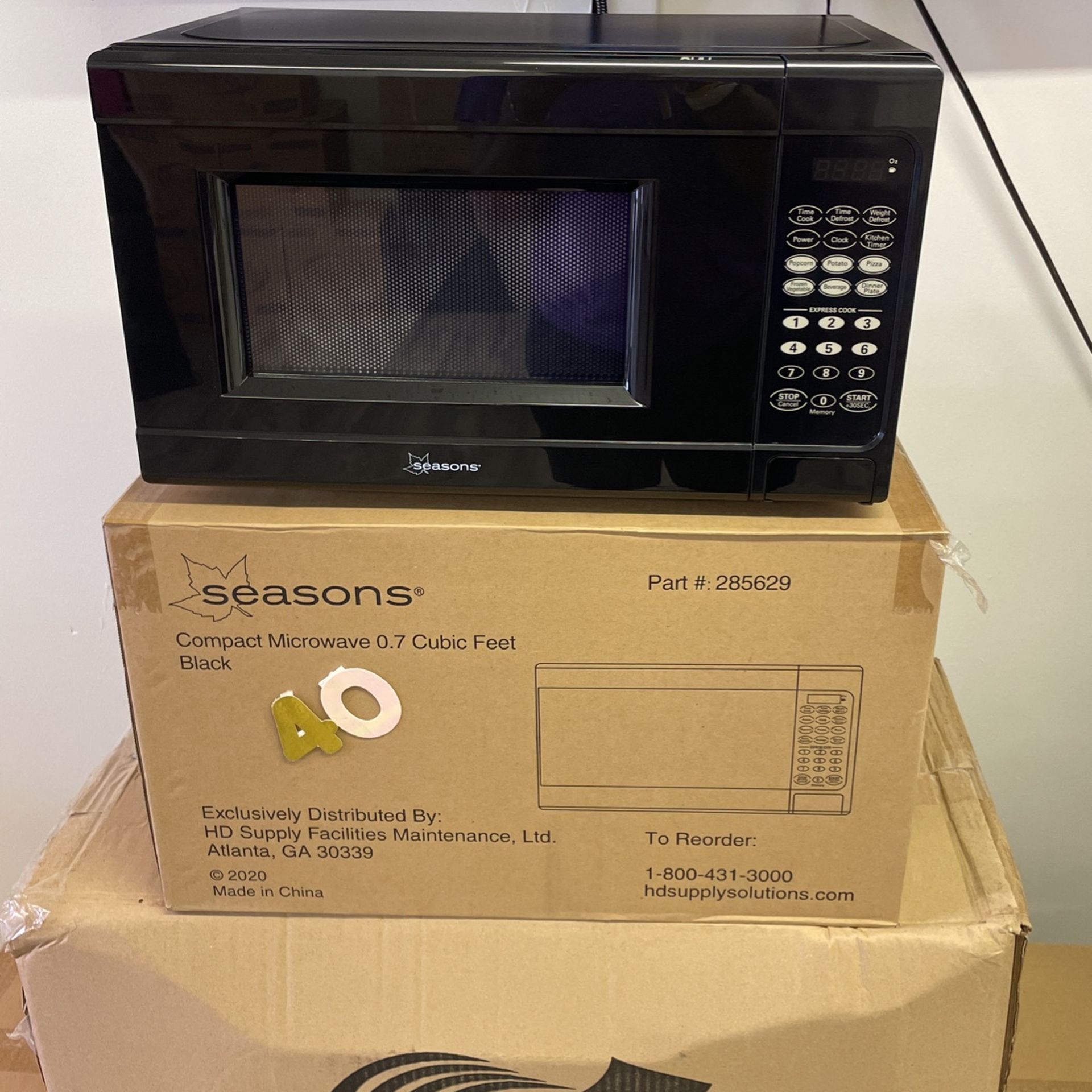 Seasons Microwave Black