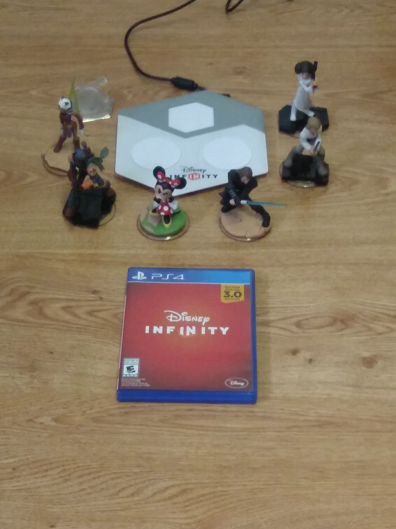 PS4 Disney Infinity 3.0 Edition bundle : Includes complete video game, Star Wars world & Action Figures, game pad etc! Like New !!