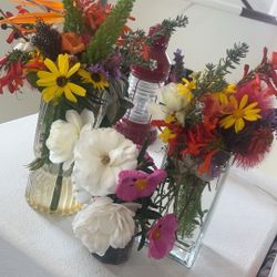I Do Flower Arrangements! Please Reach out And Negotiate With Me, Im A Freelance Artist