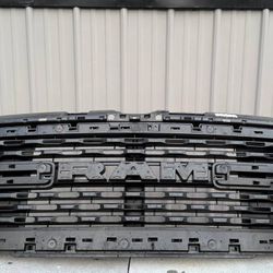 RAM 1500 RADIATOR GRILLE ORIGINAL 2019 2020 2021 2022 2023 2024