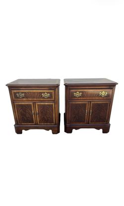 Pair of Drexel Heritage Heirloom collection Chippendale-style nightstands
