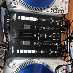 Serato DJ Setup Turntables And Mixer