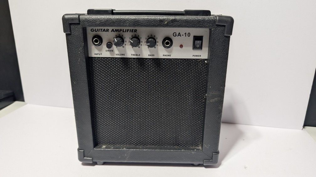 GA-10 Portable Guitar Practice Amplifier – Compact 10W Amp with EQ & Headphone Jack

