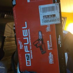 Milwaukee M12 Fuel Brushless Chainsaw Kit