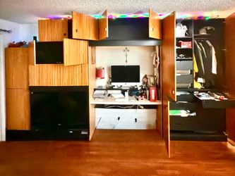 Wall unit with lots of storage.