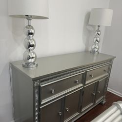 Dining Table With 8 Chairs And Buffet    Just Bought 6 Months Ago  Very Sturdy