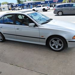 2000 BMW 540i