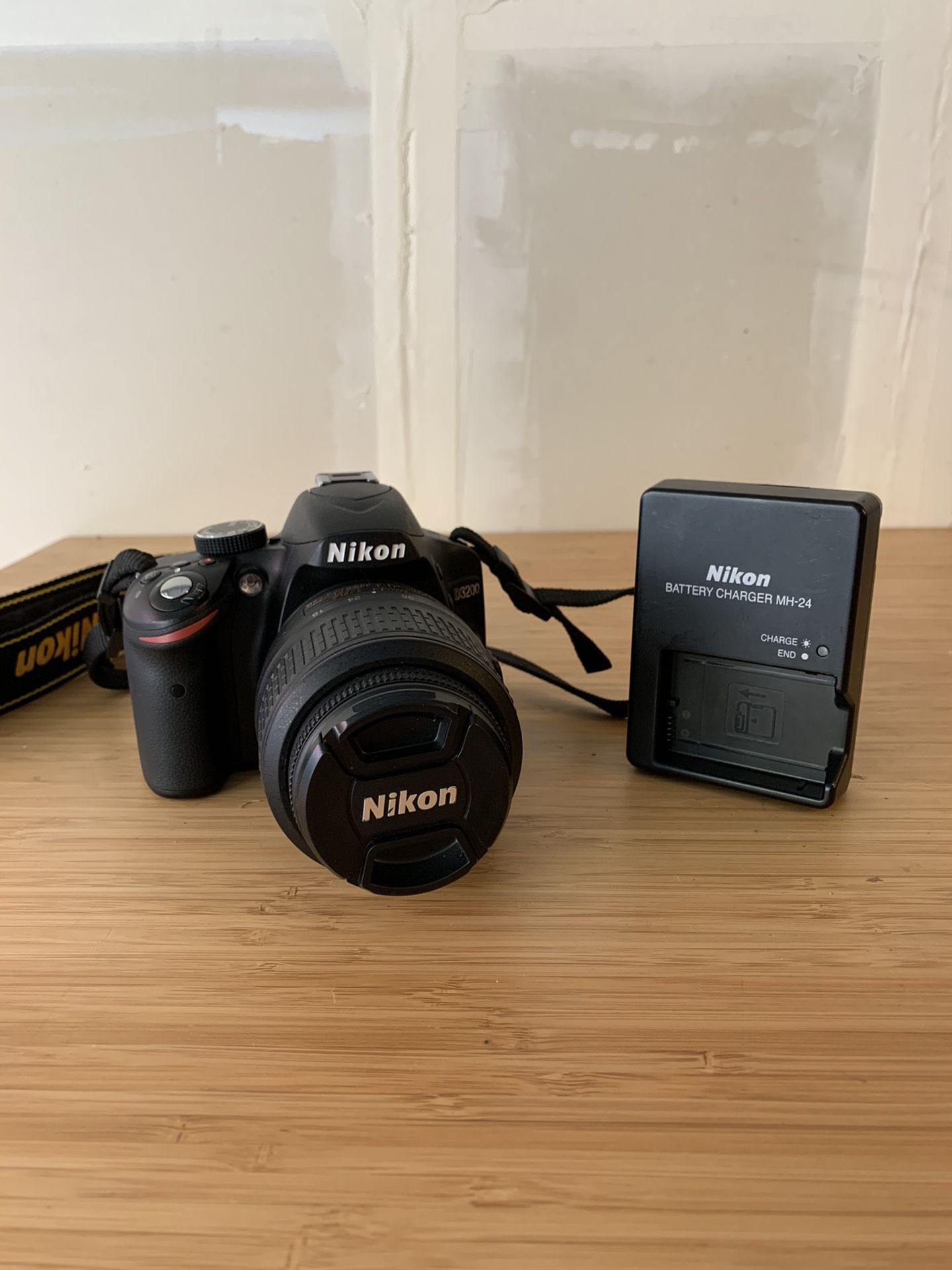 Nikon D3200 24.2 MP DSLR Camera Kit w/ AF-S DX 18-55mm lens