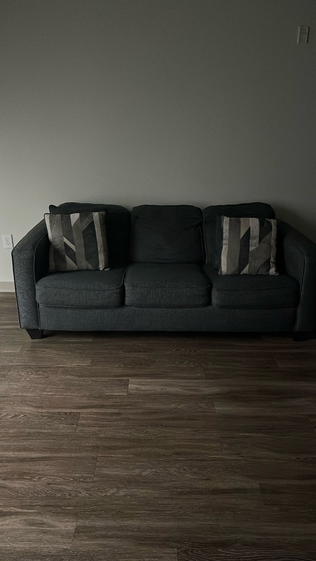3 Seater Couch And 4 Pillows