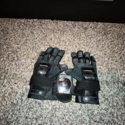 Wrist Guard Gloves And Wrist Mounted Mirror 