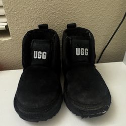 ugg kids (us kids size 8) 2 years
