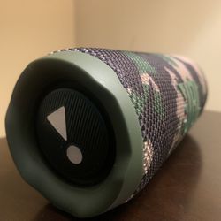 JBL FLIP 6  waterproof portable bluetooth speaker — green camouflage color 