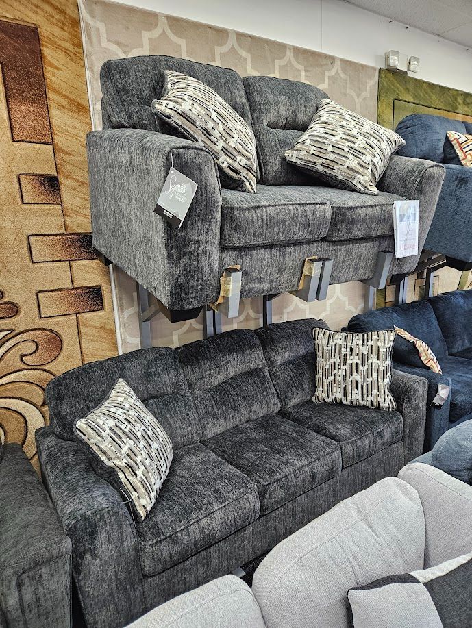 New stock Ashley Lonoke 2pc sofa loveseat living room special