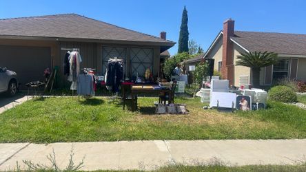 Yard sale Orange