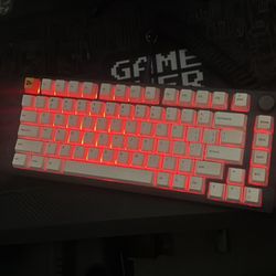 Glorious - GMMK PRO Prebuilt 75% Wired Mechanical Keyboard