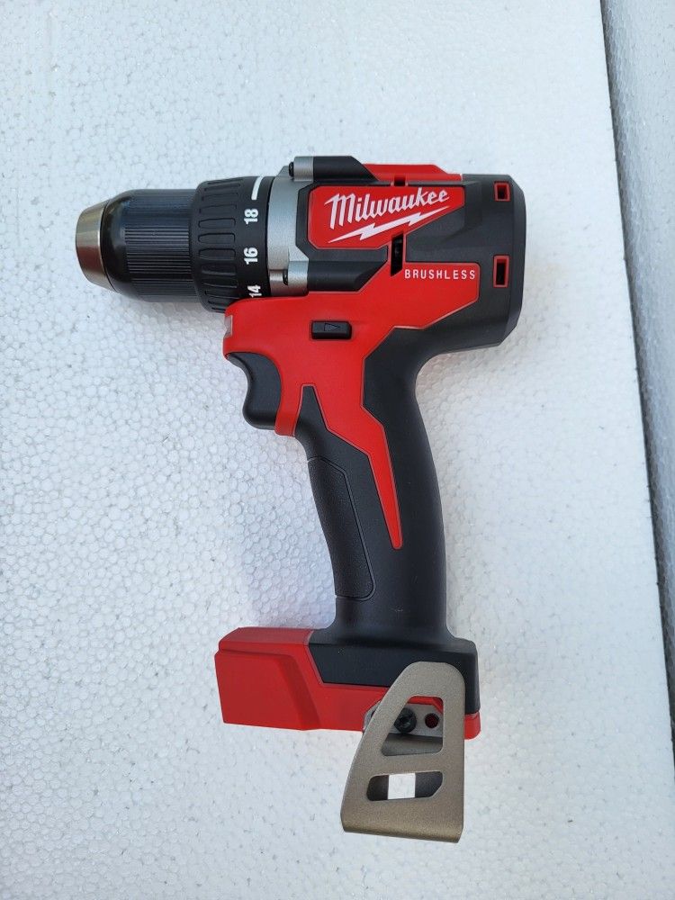 Milwaukee M18 Brushless Cordlesss DRILL Driver