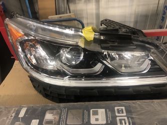 Headlight ht and rt accord 17
