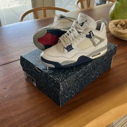 Air Jordan 4 Retro Midnight Navy 