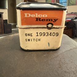 New NOS OEM GM 66-70 Delco Remy temp switch, part number 1993409 