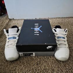 Air Jordan 11 Low Legend Blue