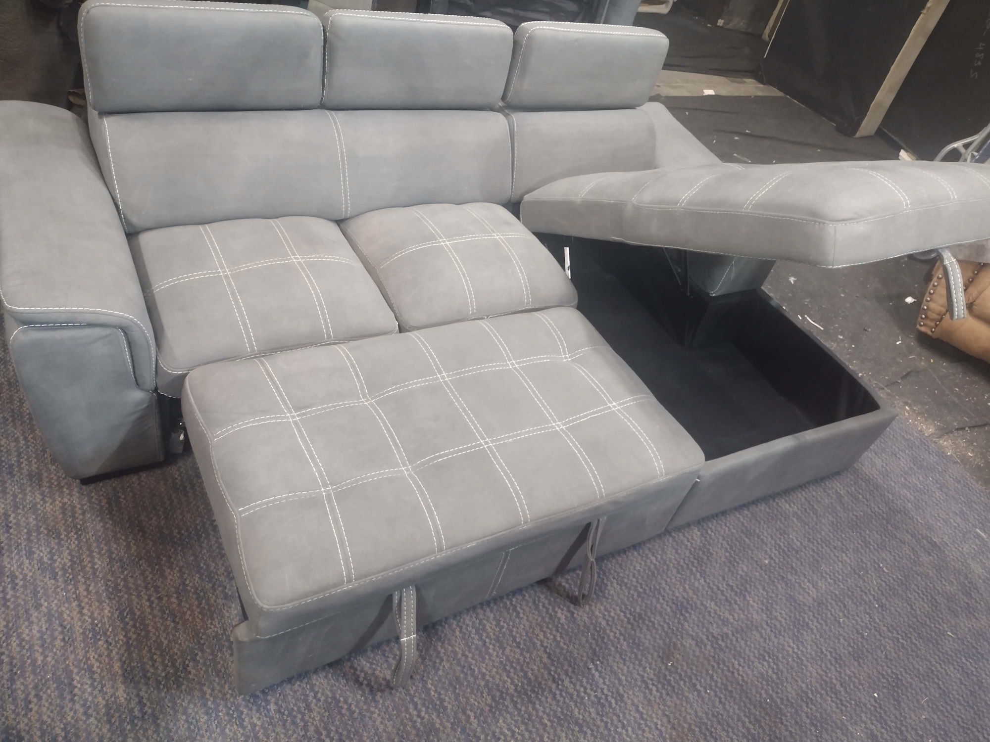 *Free Delivery* Light Grey Sectional 