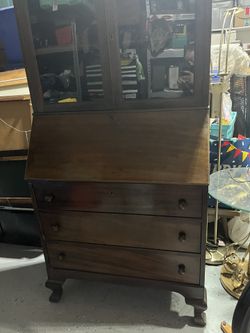 Antique Secretary’s Desk With Key