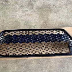 Front lower grille Toyota Corolla 2023/2024 SE model
