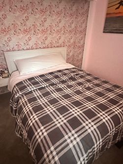 Nice Queen bedframe