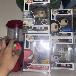 funko pops mint (spider man) (Call of duty)