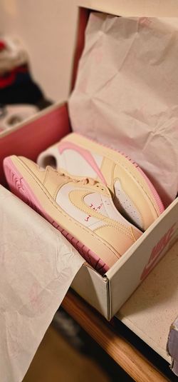 Travis Scott shy pink