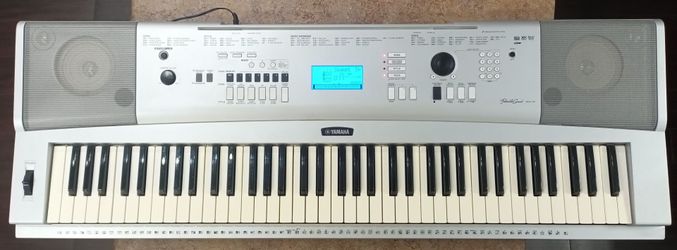 Yamaha DGX-230 Portable 76-Key Grand Piano Keyboard