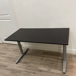 Height Adjustable Desk With Good Condition 